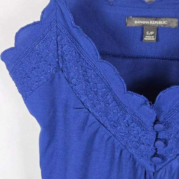 Banana Republic Blue Embroidered Trim Camisole Top Scallop Edge Feminine Size S‎ - Picture 11 of 12